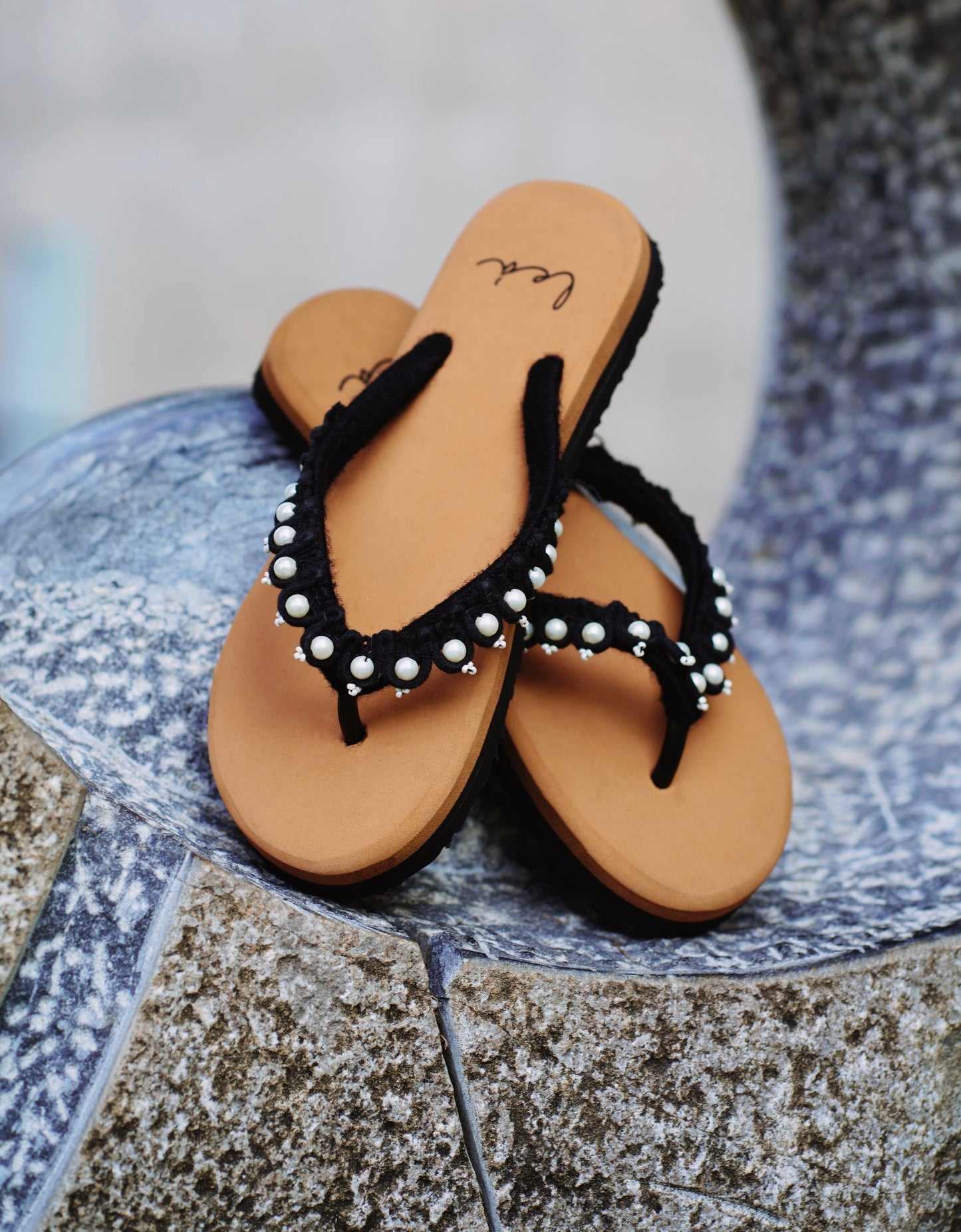 CROCHET STRAPS WITH PEARLS IN TAN BROWN