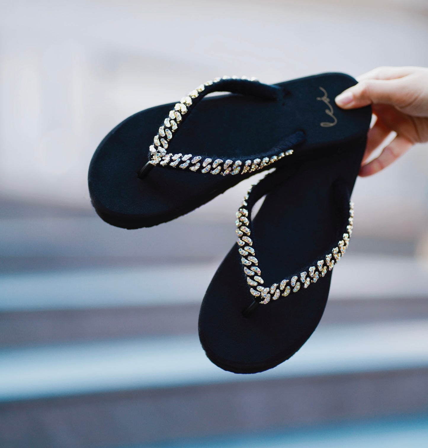 RHINESTONES IN ACRYLIC CHAIN