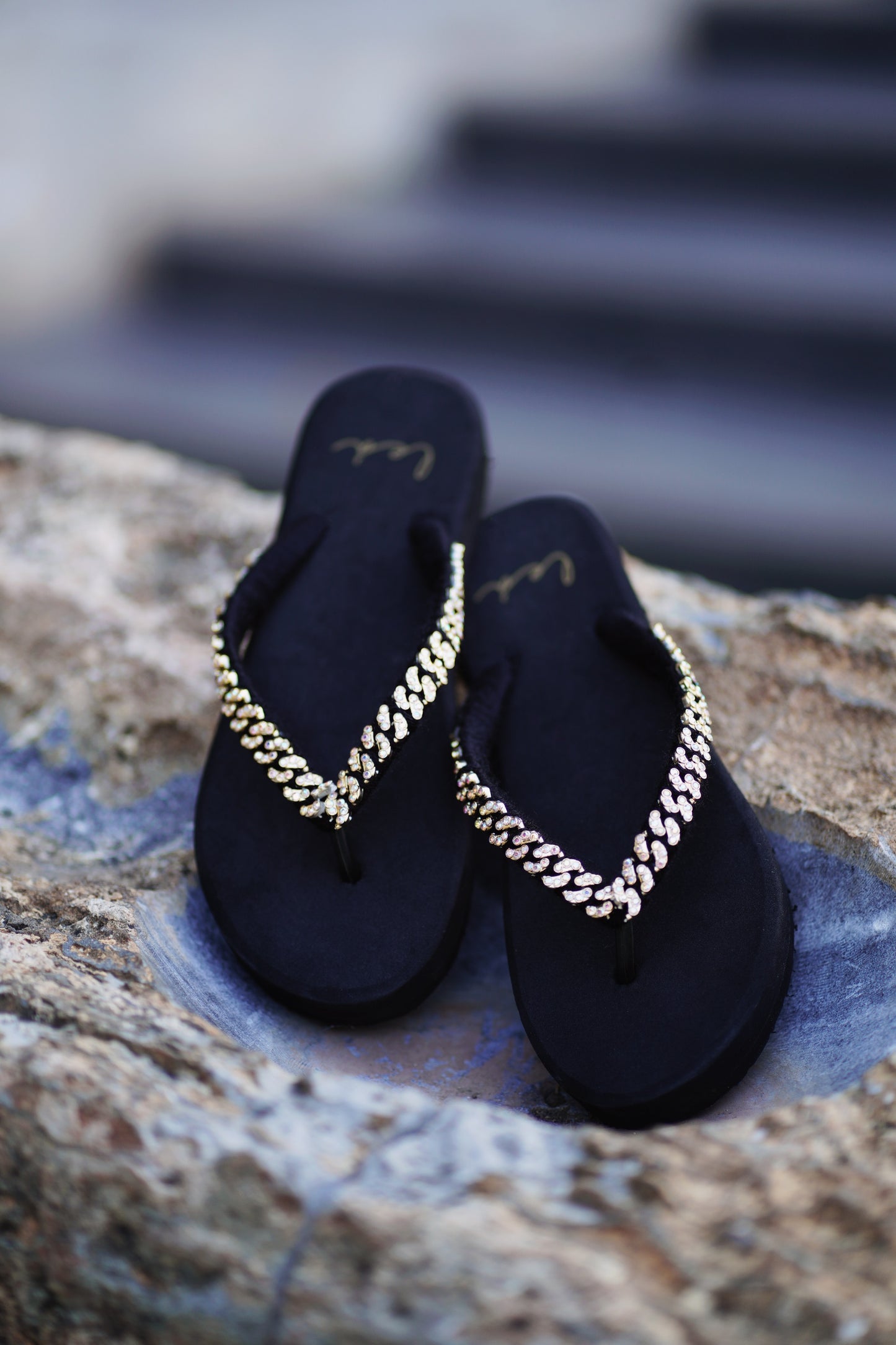 RHINESTONES IN ACRYLIC CHAIN