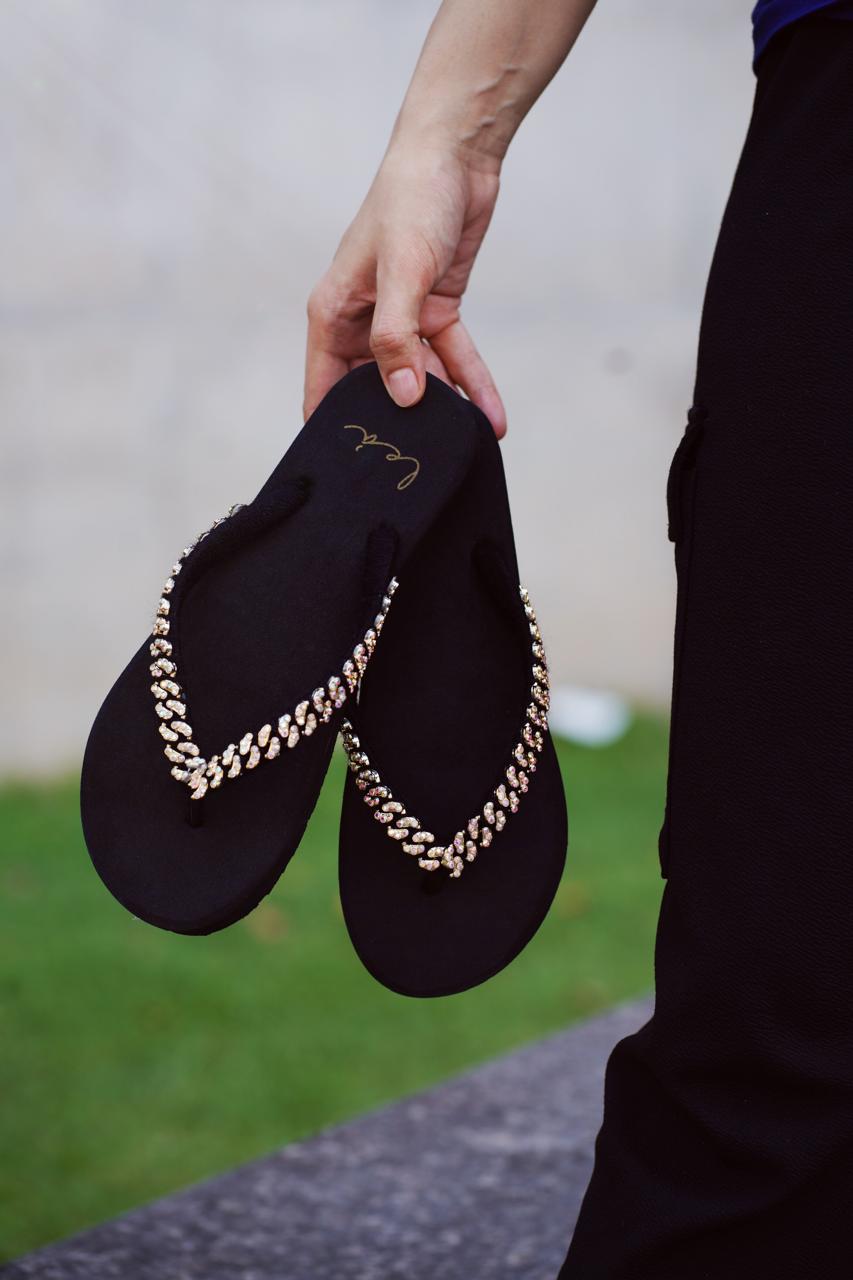 RHINESTONES IN ACRYLIC CHAIN