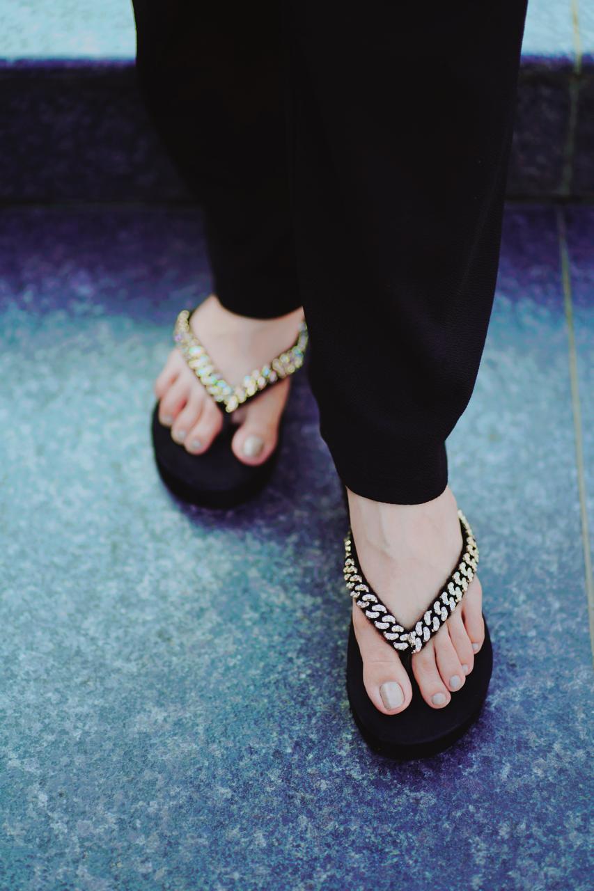 RHINESTONES IN ACRYLIC CHAIN